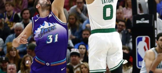 雷电竞-塔图姆回归赛场，关键助攻首场状态亮眼，掘金观众沸腾！的简单介绍