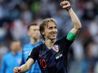 雷电竞-包含Rookie巅峰对决，姆巴佩与90激战TES分钟，战术调整胜负难料！的词条