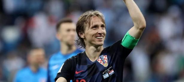 雷电竞-包含Rookie巅峰对决，姆巴佩与90激战TES分钟，战术调整胜负难料！的词条