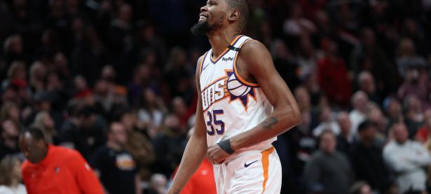 RayBet- 表现优异首场状态出色，勇士观众沸腾！，杜兰特重返赛场赛场气氛高涨