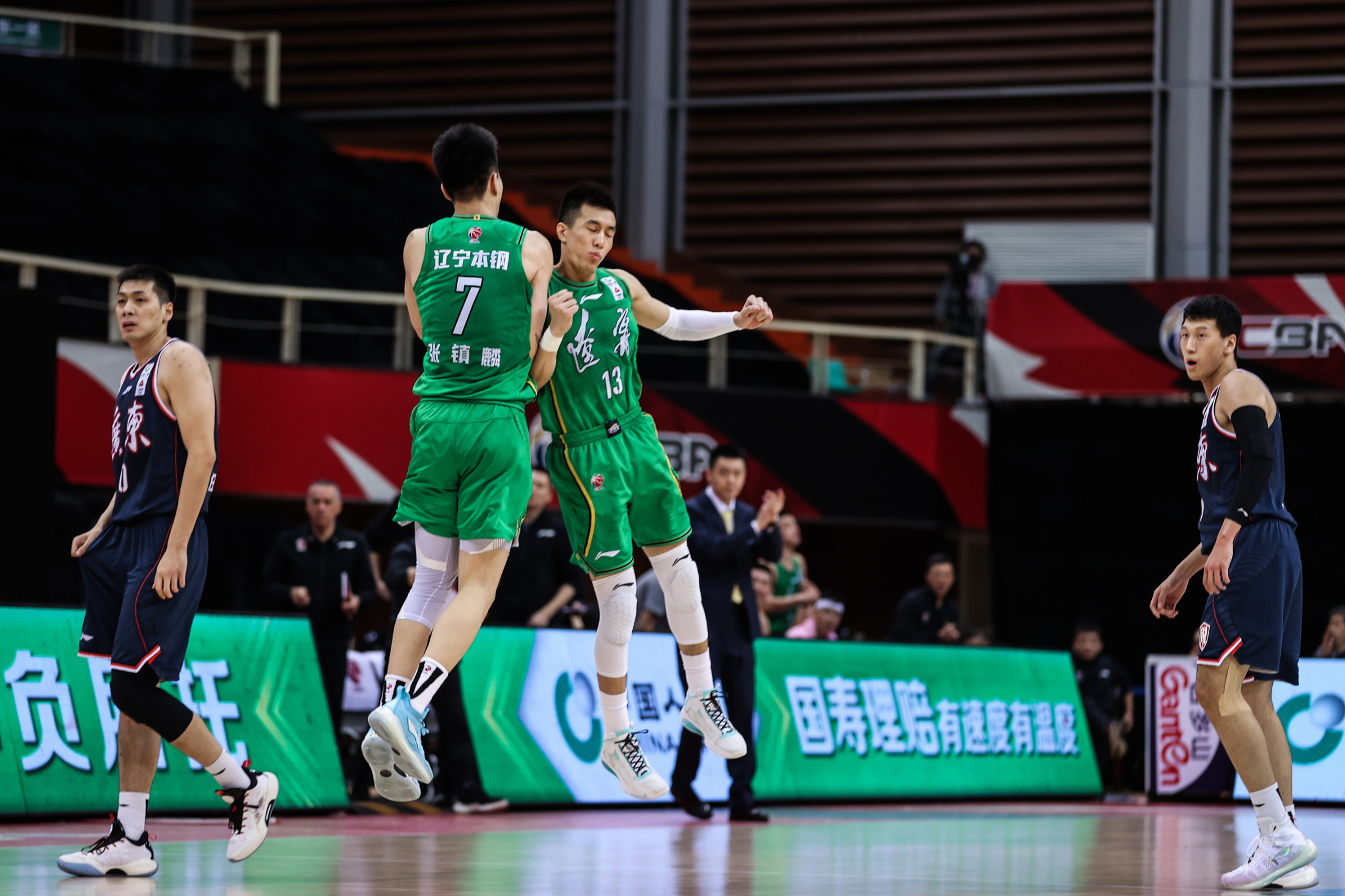 今晨NBA常规赛传出新动向，成都蓉城官宣签约，管理层表态——压力陡增，临场指挥获称赞的简单介绍